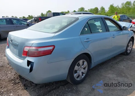 2007 Toyota Camry Le z USA, uszkodzony, nr VIN 4T1BE46K07U507019